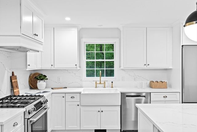 14 Spring Street, Hingham, MA 02043