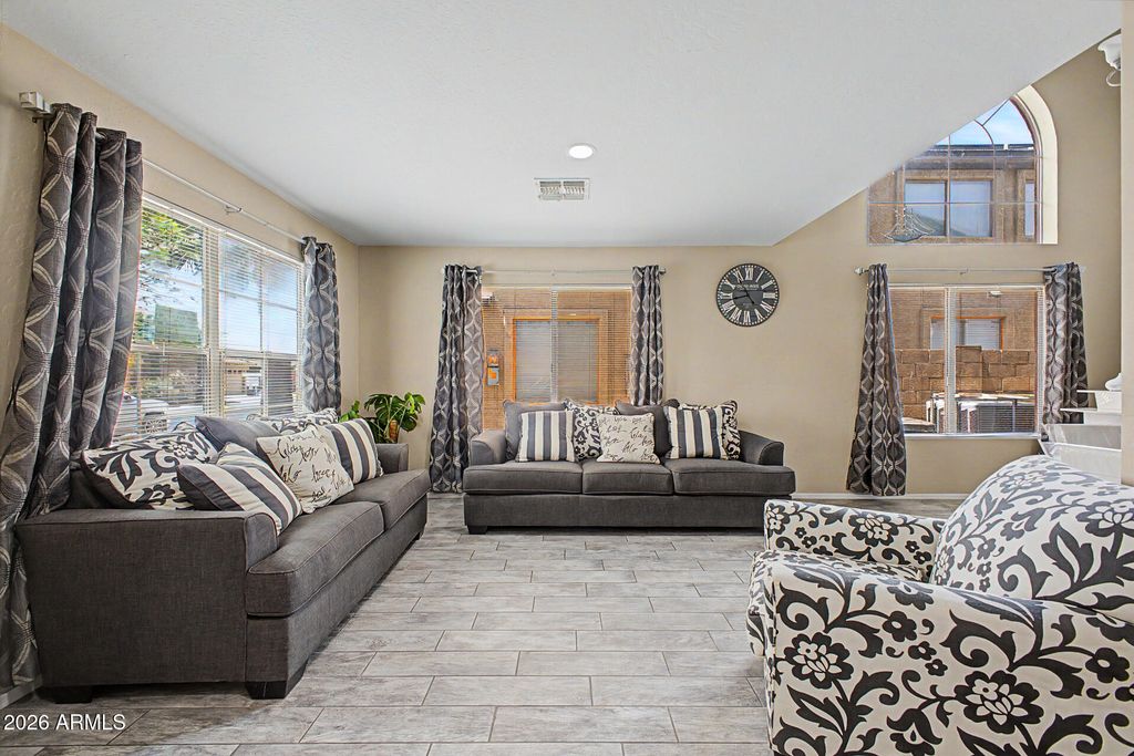 2916 W GLASS Lane, Phoenix, AZ 85041 — photo 4