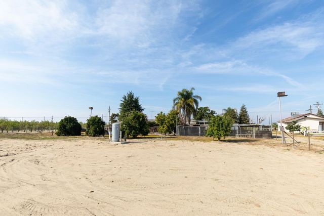 12265 E Dinuba Avenue, Selma, CA 93662