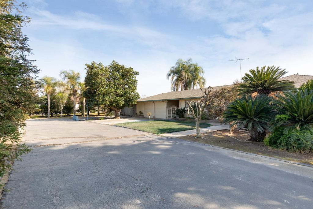 Image 3 of property listing at 12265 E Dinuba Avenue, Selma, CA 93662