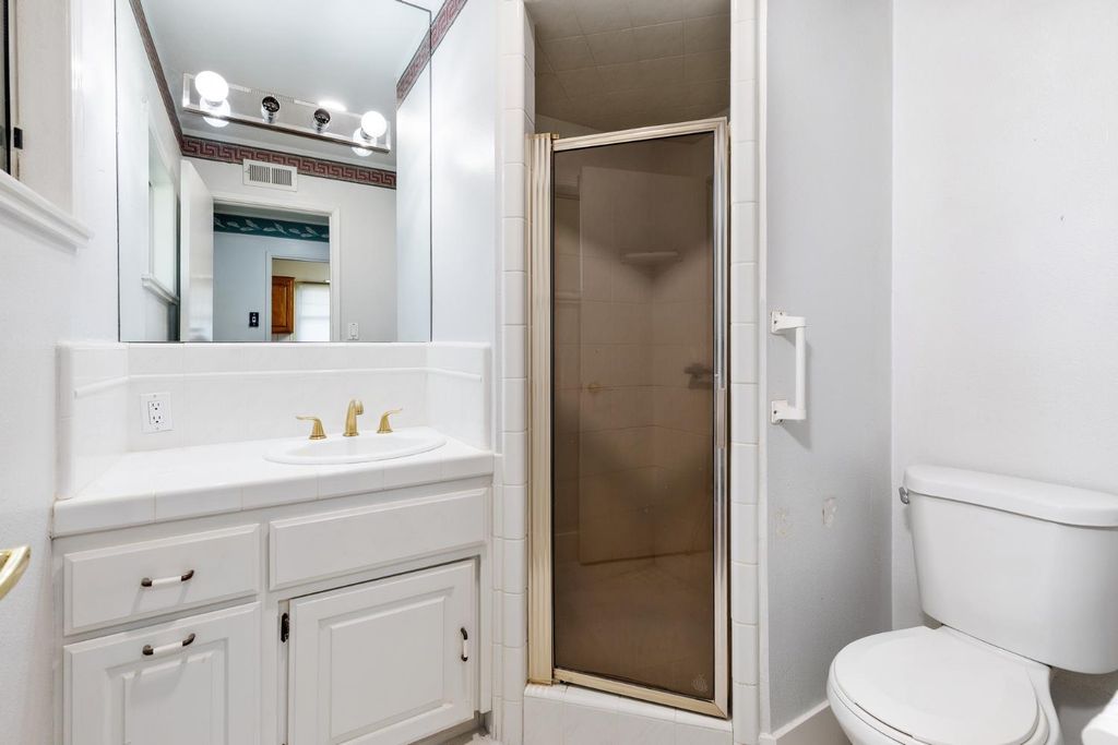 Image 32 of property listing at 12265 E Dinuba Avenue, Selma, CA 93662