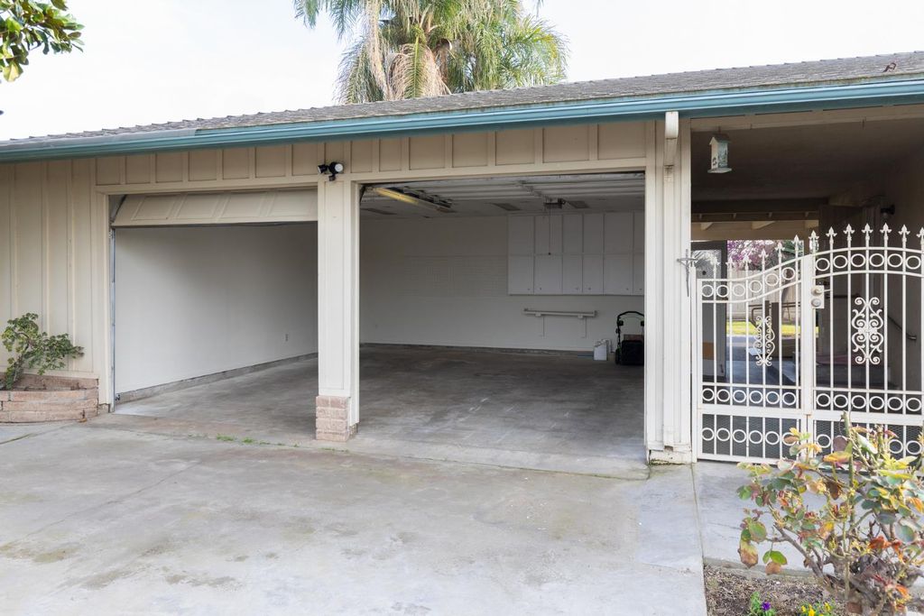 Image 39 of property listing at 12265 E Dinuba Avenue, Selma, CA 93662