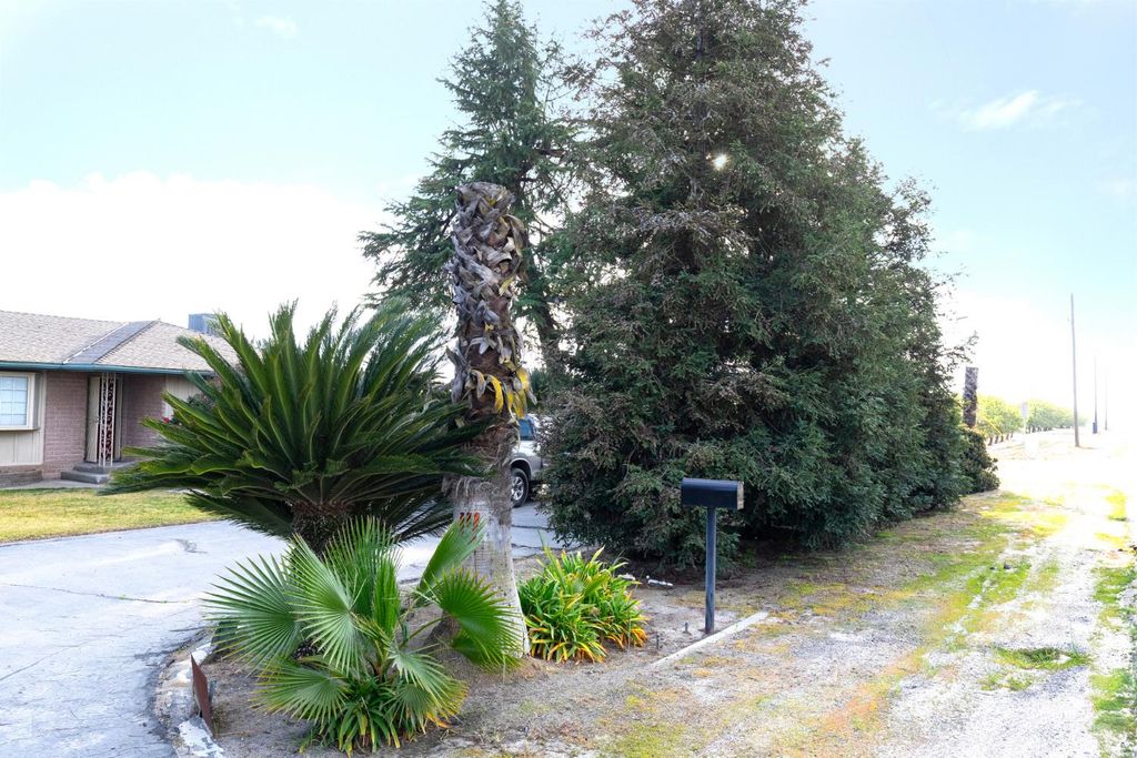 Image 4 of property listing at 12265 E Dinuba Avenue, Selma, CA 93662