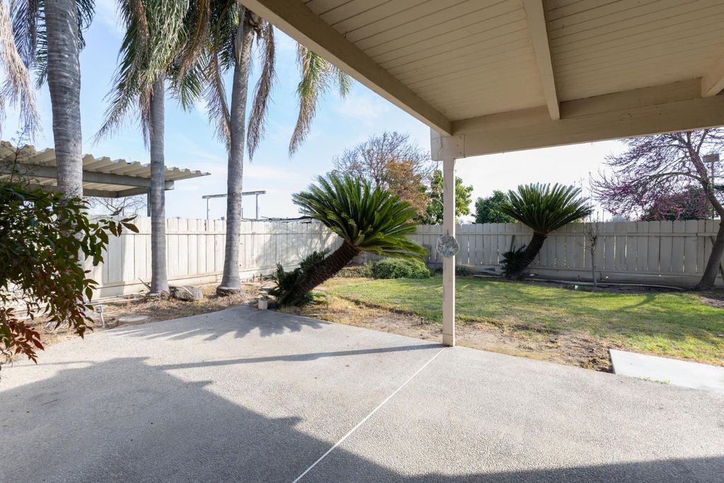 Image 40 of property listing at 12265 E Dinuba Avenue, Selma, CA 93662
