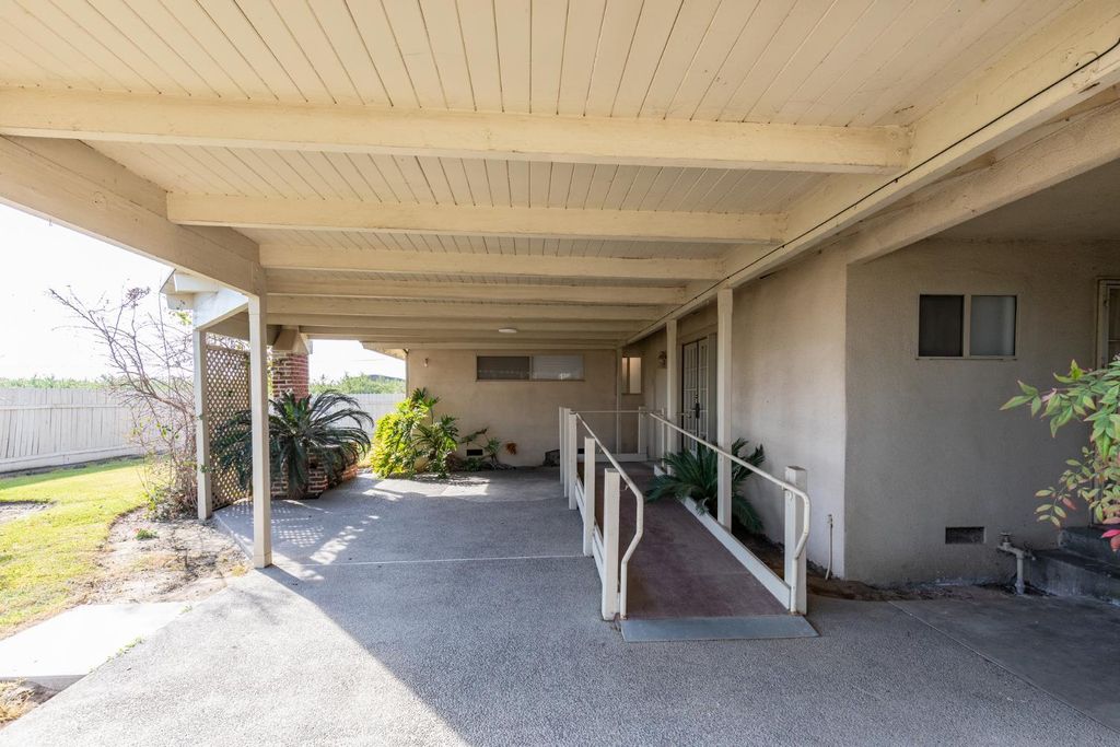 Image 41 of property listing at 12265 E Dinuba Avenue, Selma, CA 93662