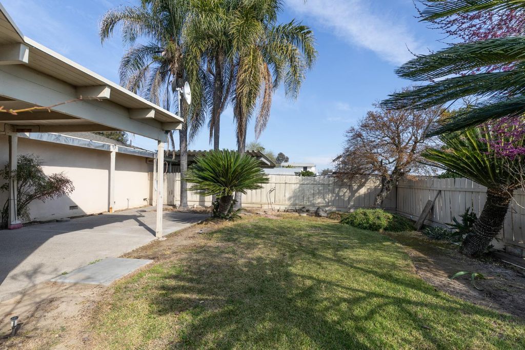 Image 45 of property listing at 12265 E Dinuba Avenue, Selma, CA 93662