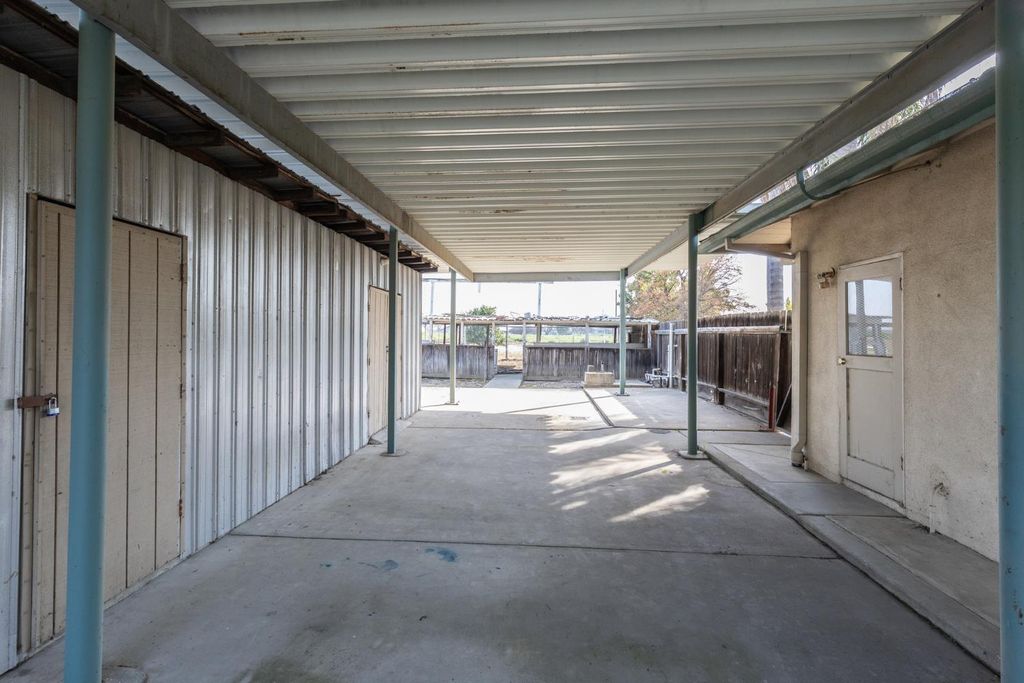 Image 46 of property listing at 12265 E Dinuba Avenue, Selma, CA 93662