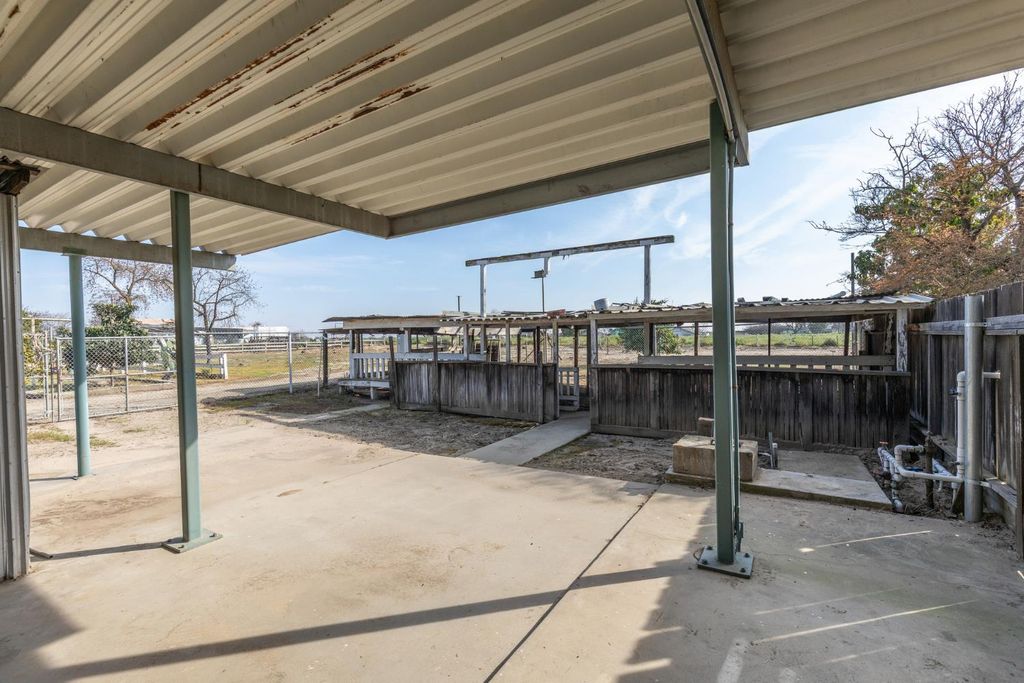 Image 47 of property listing at 12265 E Dinuba Avenue, Selma, CA 93662