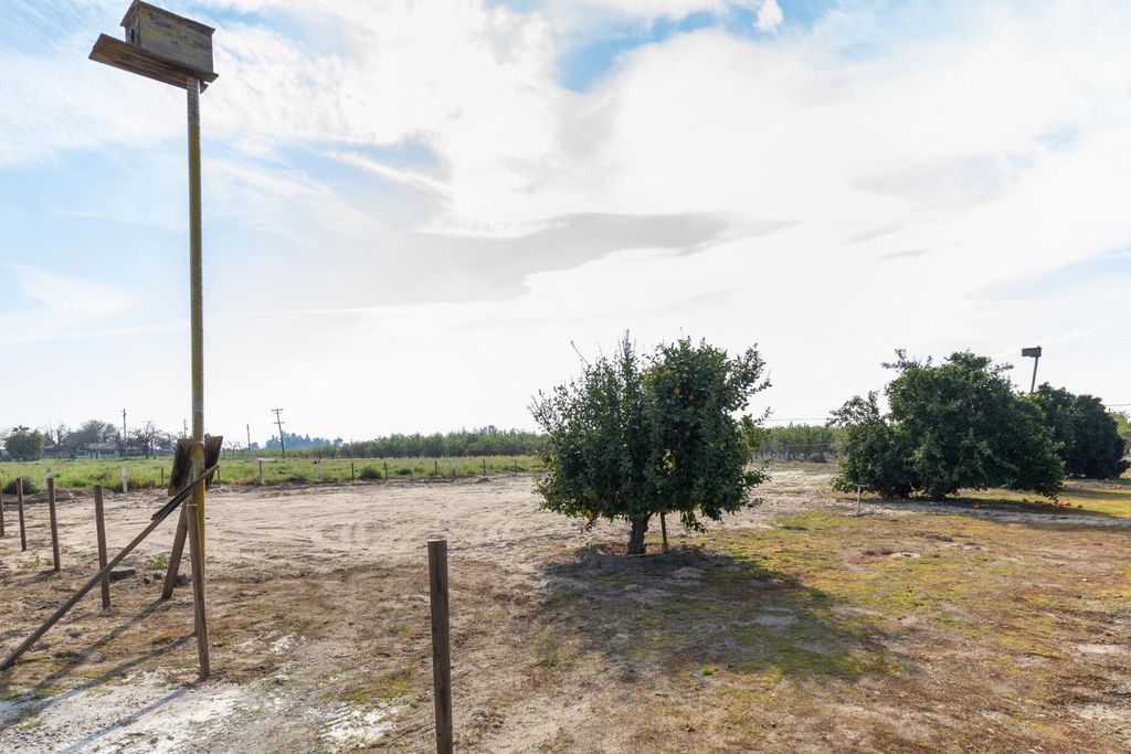 Image 50 of property listing at 12265 E Dinuba Avenue, Selma, CA 93662