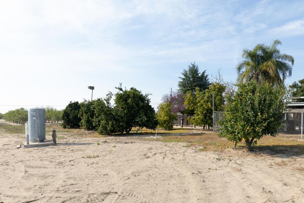 Image 51 of property listing at 12265 E Dinuba Avenue, Selma, CA 93662