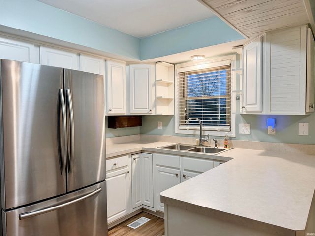 5645 Gardenia Drive, Newburgh, IN 47630