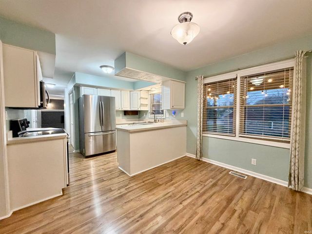 5645 Gardenia Drive, Newburgh, IN 47630