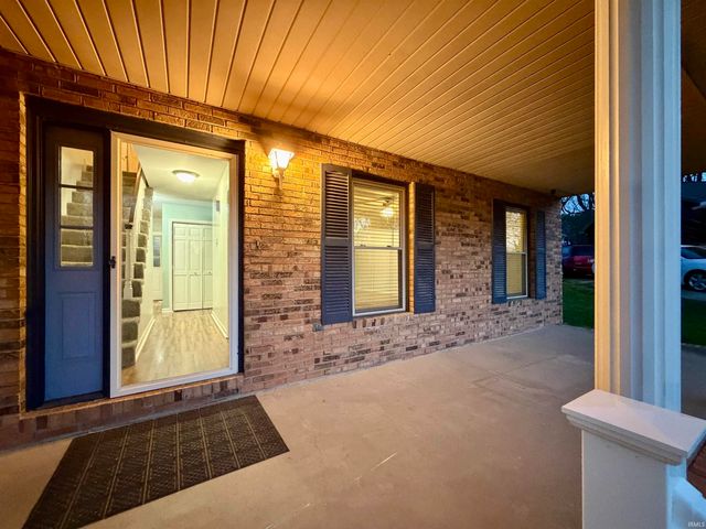 5645 Gardenia Drive, Newburgh, IN 47630