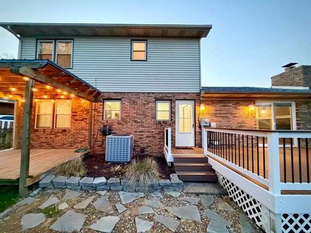 5645 Gardenia Drive, Newburgh, IN 47630