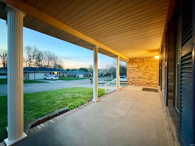 5645 Gardenia Drive, Newburgh, IN 47630