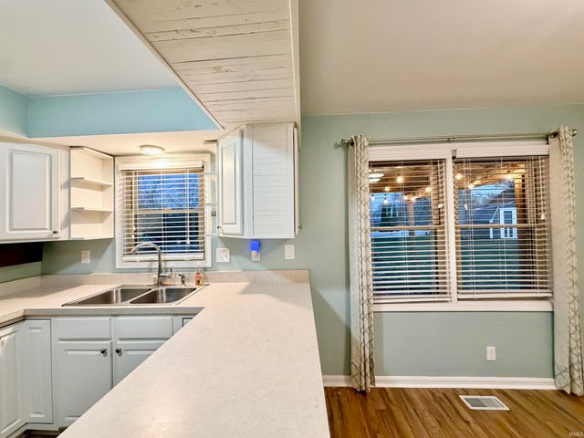 5645 Gardenia Drive, Newburgh, IN 47630