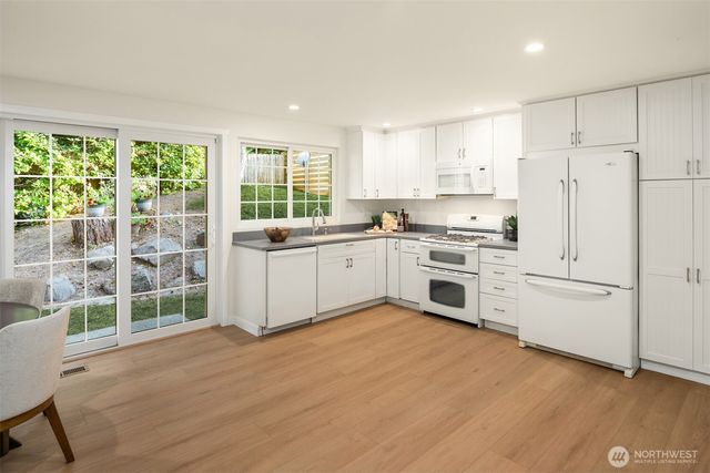 12523 NE 138th Place, Kirkland, WA 98034