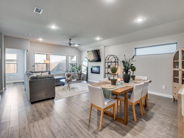 626 Congressional Avenue, Red Oak, TX 75154