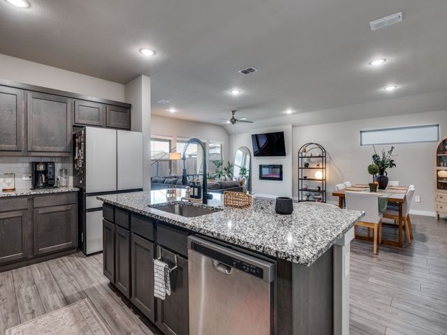 626 Congressional Avenue, Red Oak, TX 75154