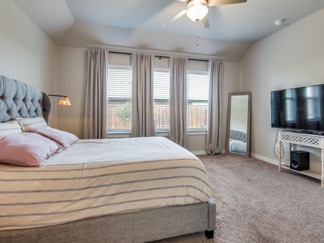 626 Congressional Avenue, Red Oak, TX 75154