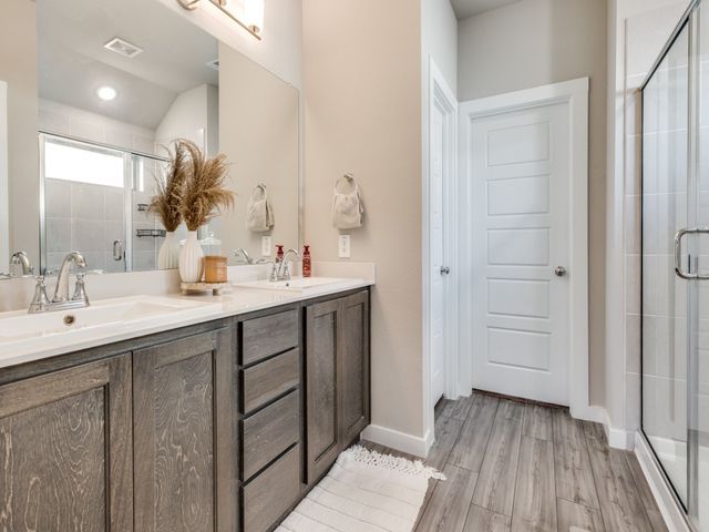 626 Congressional Avenue, Red Oak, TX 75154