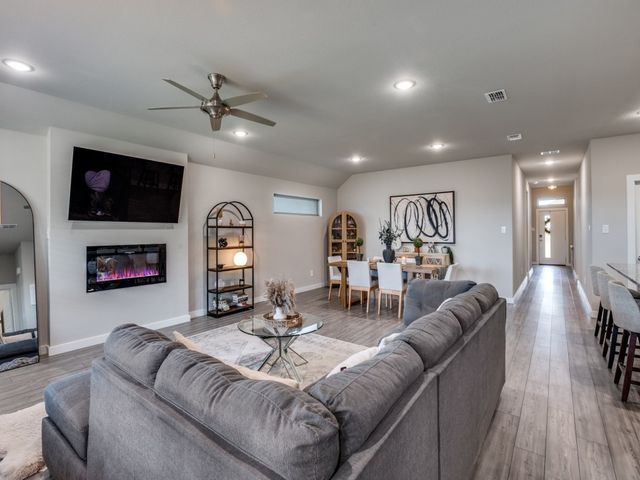 626 Congressional Avenue, Red Oak, TX 75154