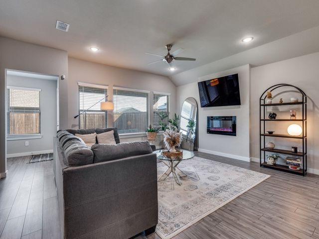 626 Congressional Avenue, Red Oak, TX 75154