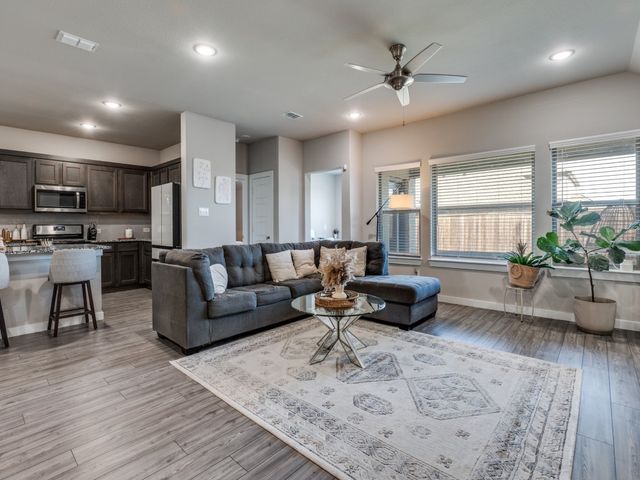 626 Congressional Avenue, Red Oak, TX 75154