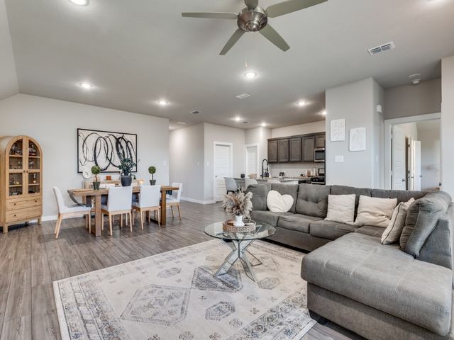 626 Congressional Avenue, Red Oak, TX 75154