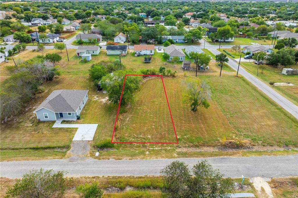 610 Porter St, Taft, TX 78390 — photo 2