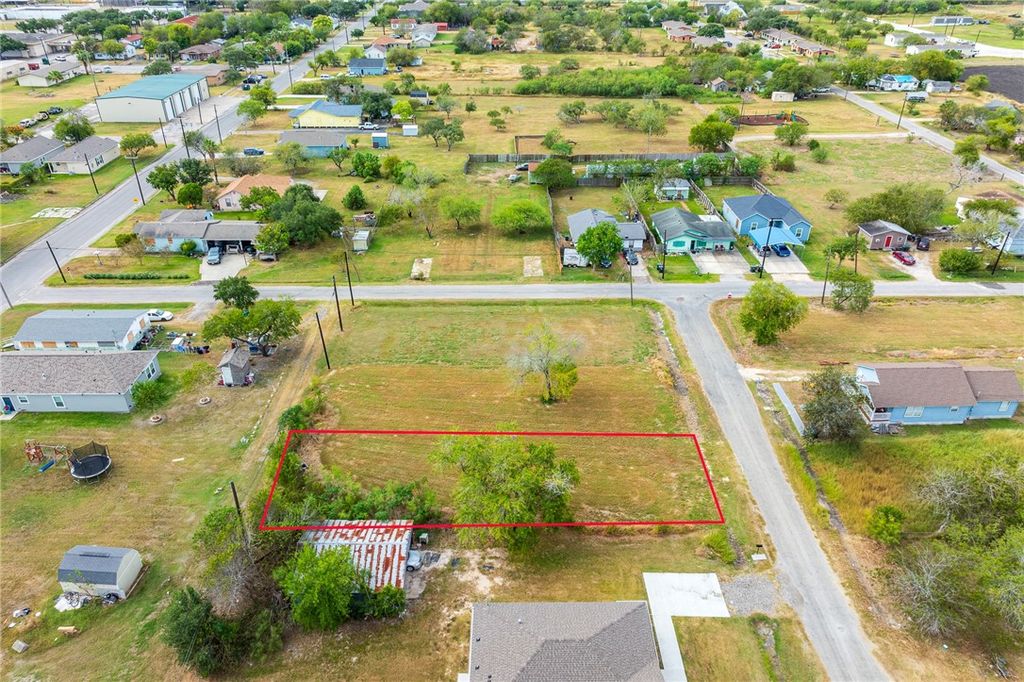 610 Porter St, Taft, TX 78390 — photo 4