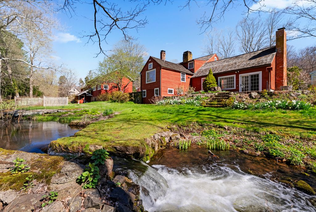 40 North Street, North Branford, CT 06471