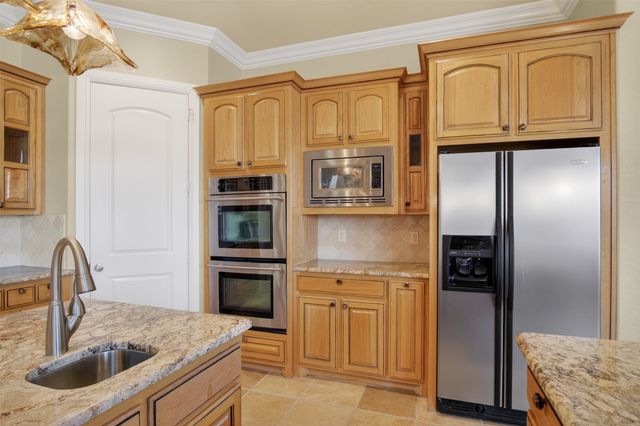 3072 Rosebud Court, Grand Prairie, TX 75104