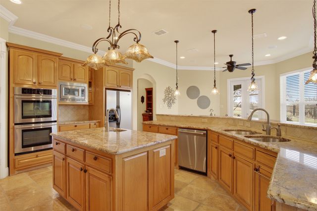 3072 Rosebud Court, Grand Prairie, TX 75104