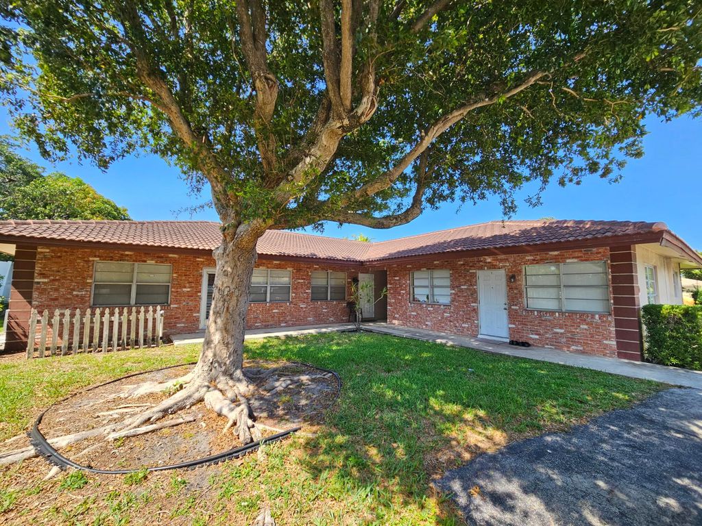 1901 NE 29th Street 2, Lighthouse Point, FL 33064