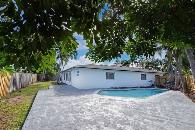 7841 NW 46 Street, Lauderhill, FL 33351