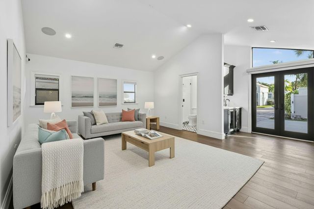 105 W Tarpon Lane, Jupiter, FL 33477