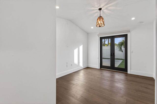 105 W Tarpon Lane, Jupiter, FL 33477