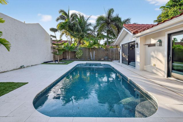 105 W Tarpon Lane, Jupiter, FL 33477