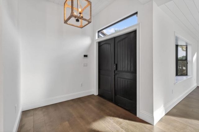 105 W Tarpon Lane, Jupiter, FL 33477