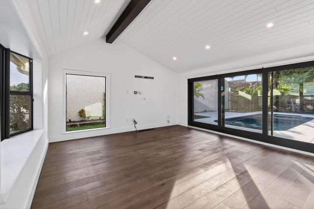 105 W Tarpon Lane, Jupiter, FL 33477