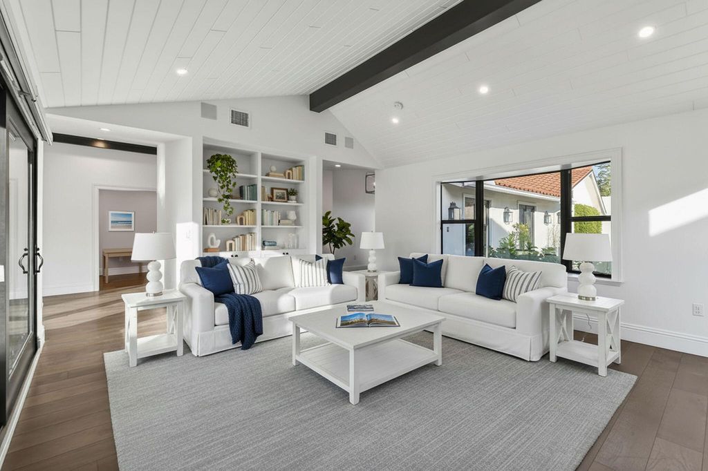 105 W Tarpon Lane, Jupiter, FL 33477