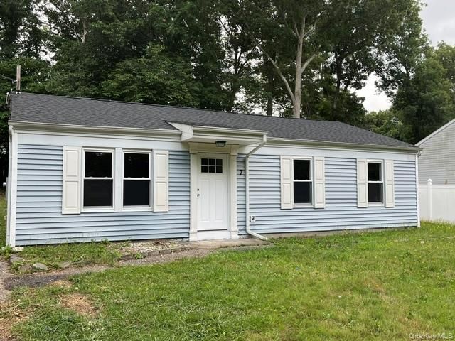 7 Koren Lane, Middle Island, NY 11953