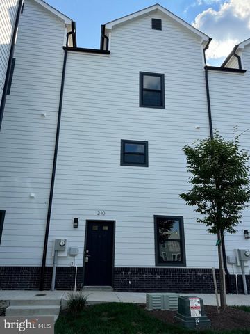 210 E PICCADILLY ST, Winchester, VA 22601