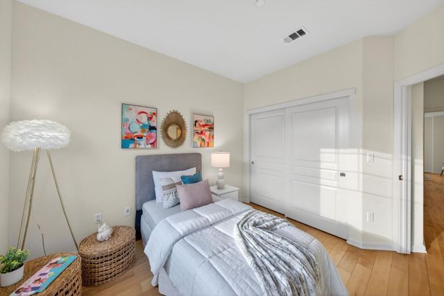 650 Almaden Walk Loop, San Jose, CA 95125