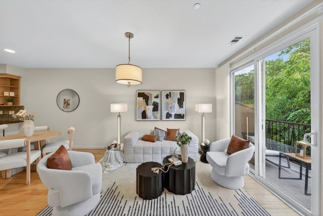 650 Almaden Walk Loop, San Jose, CA 95125