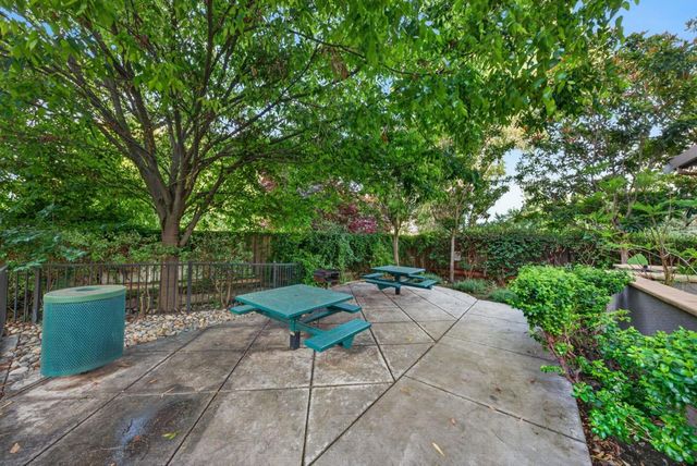 650 Almaden Walk Loop, San Jose, CA 95125