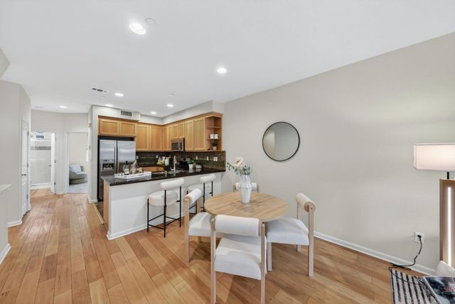 650 Almaden Walk Loop, San Jose, CA 95125