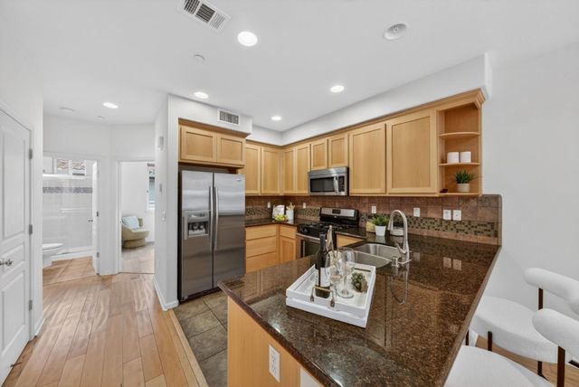 650 Almaden Walk Loop, San Jose, CA 95125