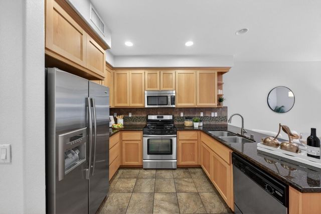 650 Almaden Walk Loop, San Jose, CA 95125